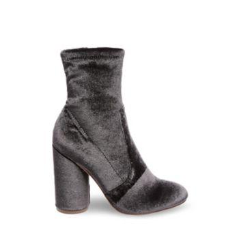 Garrick Black Velvet