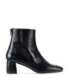 Stuart Weitzman Rubeager