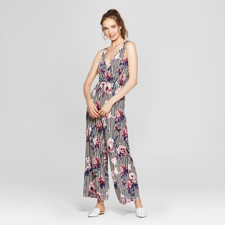 Women's Floral Print V-neck Jumpsuit - Love @ First Sight (juniors') Black/white