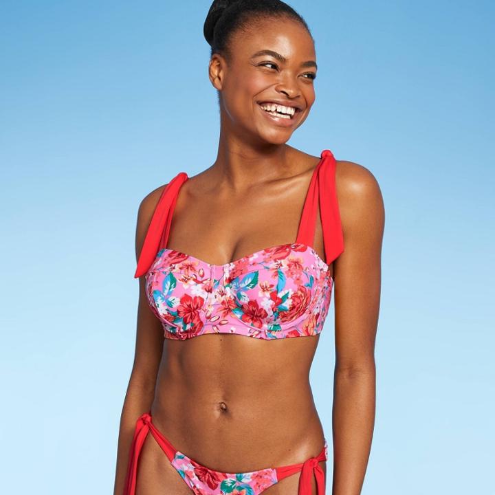 Juniors' Shoulder Tie Underwire Bikini Top - Xhilaration Multi Floral Print D/dd Cup, Blue/red