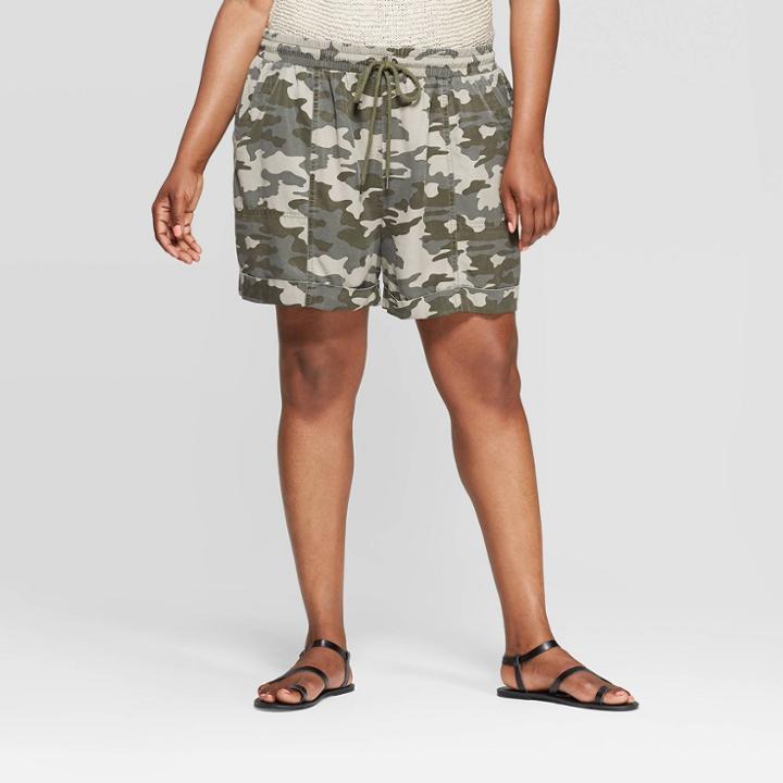 Women's Plus Size Camo Print Mid-rise Shorts - Universal Thread Green