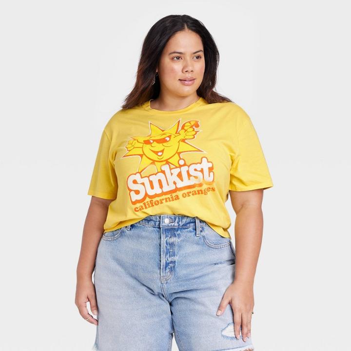 Women's Plus Size Sunkist Short Sleeve Graphic Cropped T-shirt - Yellow