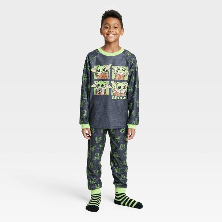 Boys' Star Wars: The Mandalorian The Child Pajama Set With Cozy Socks - Gray