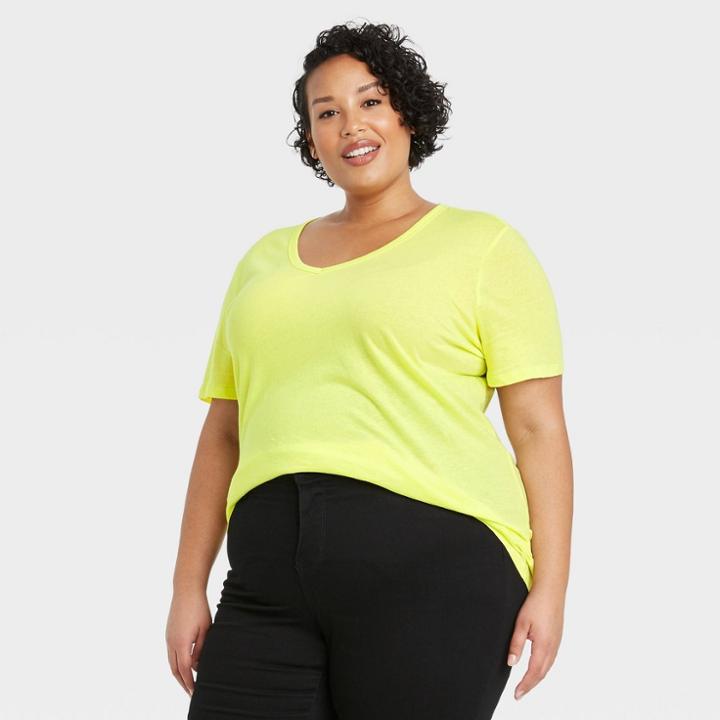 Women's Plus Size Short Sleeve V-neck Slim Fit Essential T-shirt - Ava & Viv