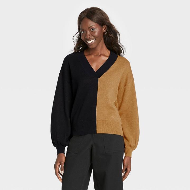 Women's Colorblock V-neck Pullover Sweater - Who What Wear Black