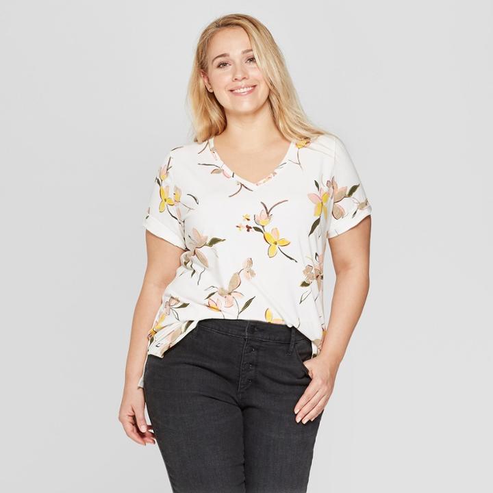 Women's Plus Size Floral Short Sleeve V-neck Essential T-shirt - Ava & Viv White