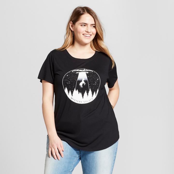 Modern Lux Women's Plus Size Ufo Scoop Neck Short Sleeve Graphic T-shirt - Modern