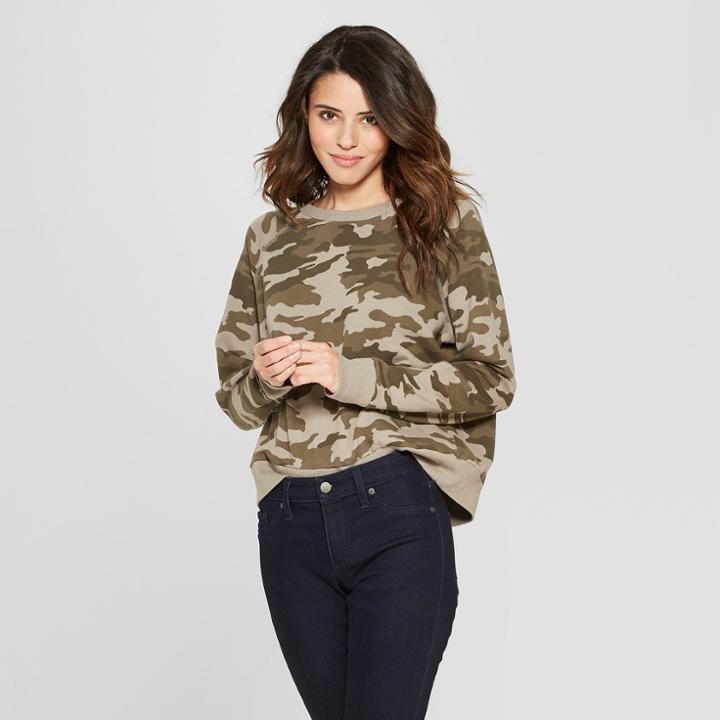 Women's Camo Print Long Sleeve Crew Neck Sweatshirt - Universal Thread Green