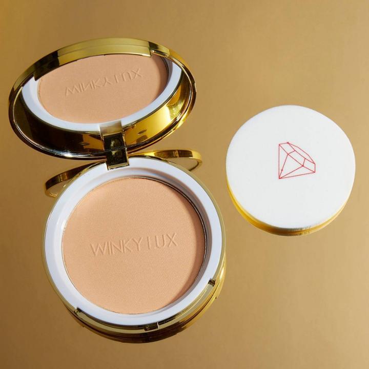 Winky Lux Diamond Infused Pressed Powder Foundation - Medium