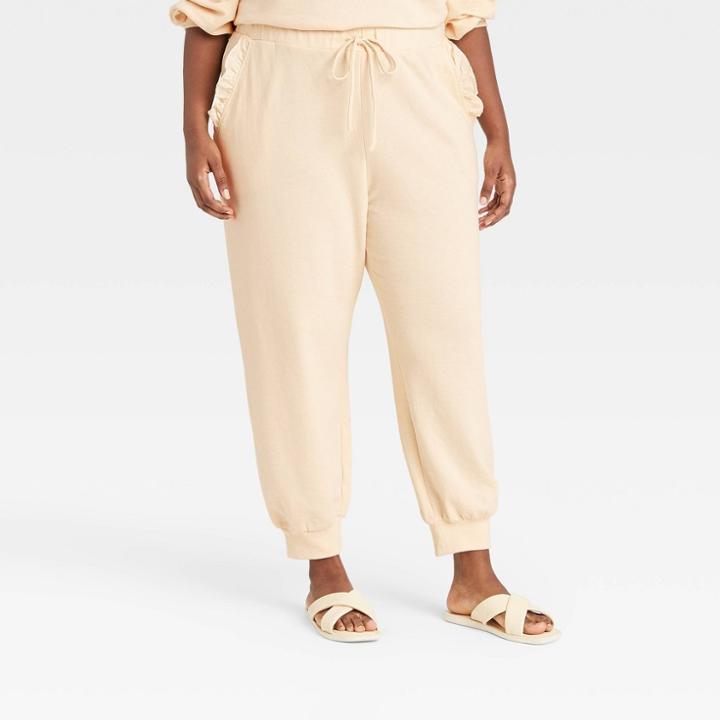 Women's Plus Size Regular Fit Ruffle Detail Jogger Sweatpants - Who What Wear Cream