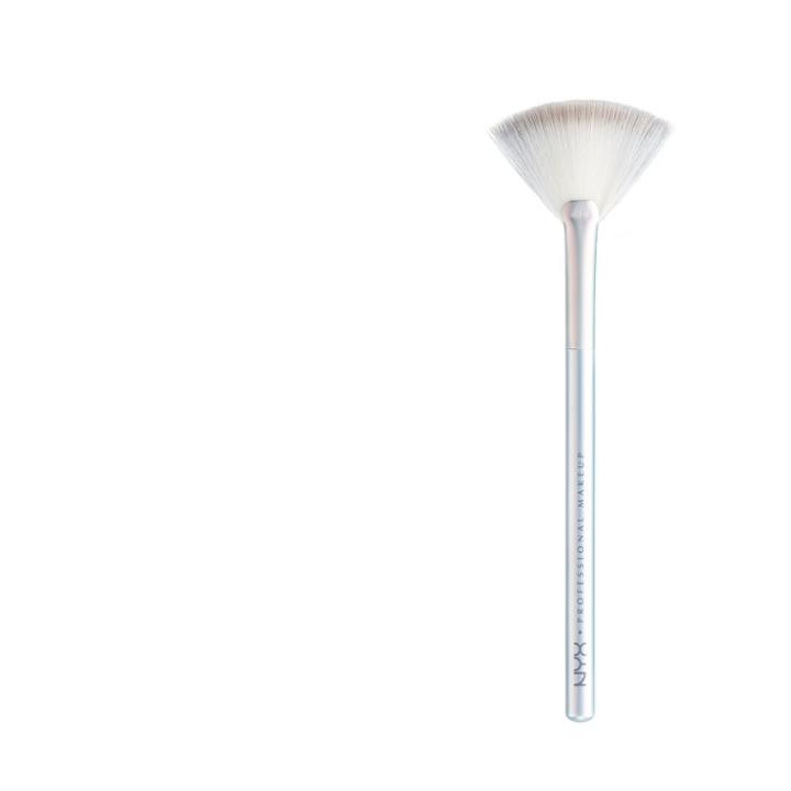Nyx Professional Makeup Holographic Halo Strobing Brush Fan