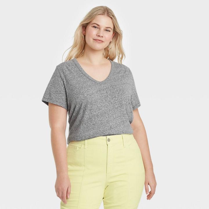 Women's Plus Size Short Sleeve V-neck T-shirt - Universal Thread Heather Gray