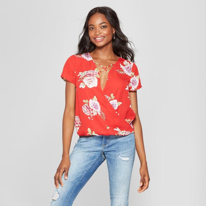 Women's Floral Print Short Sleeve Cross Front Top - Lily Star (juniors') Red