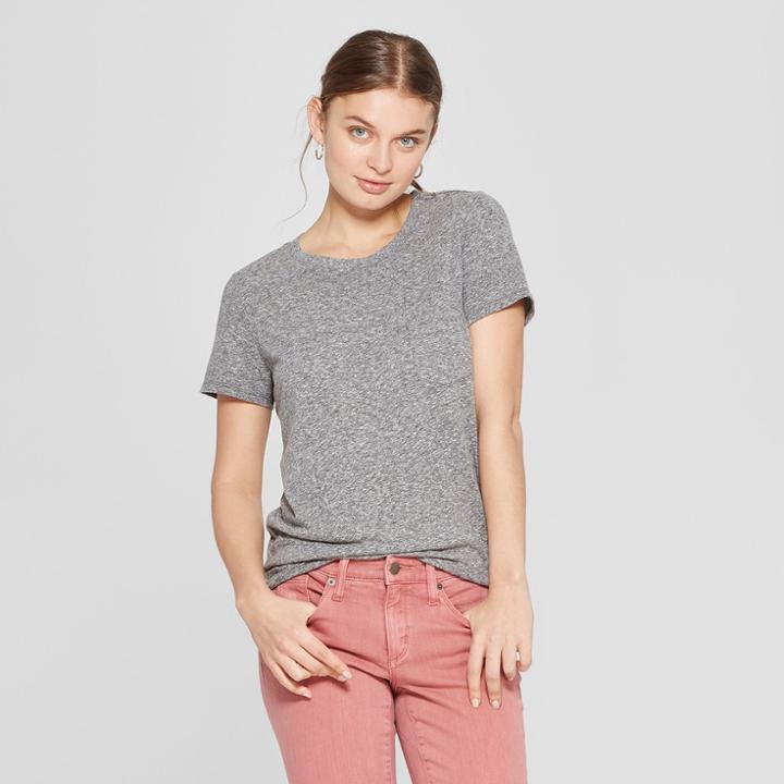 Women's Short Sleeve Crew Neck Meriwether Pocket T-shirt - Universal Thread Gray