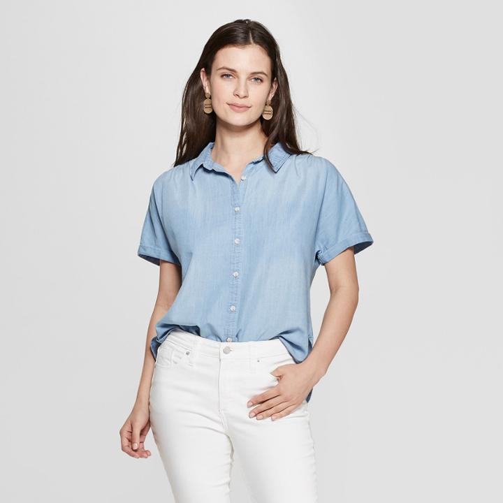 Women's Short Sleeve Collared Denim Camp Shirt - Universal Thread Light Wash