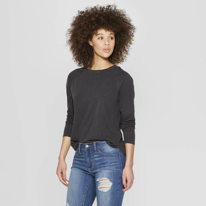 Women's Long Sleeve T-shirt With Rounded Hem - Universal Thread Gray