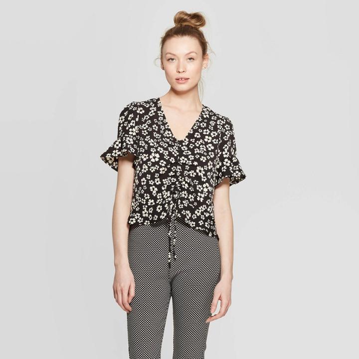Women's Floral Print Ruffle Short Sleeve V-neck Tunnel Front Top - Who What Wear Black/white