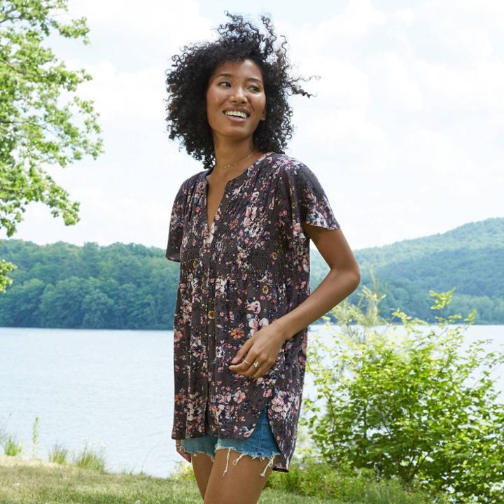 Women's Floral Print Short Sleeve Smocked Button-front Top - Knox Rose Gray