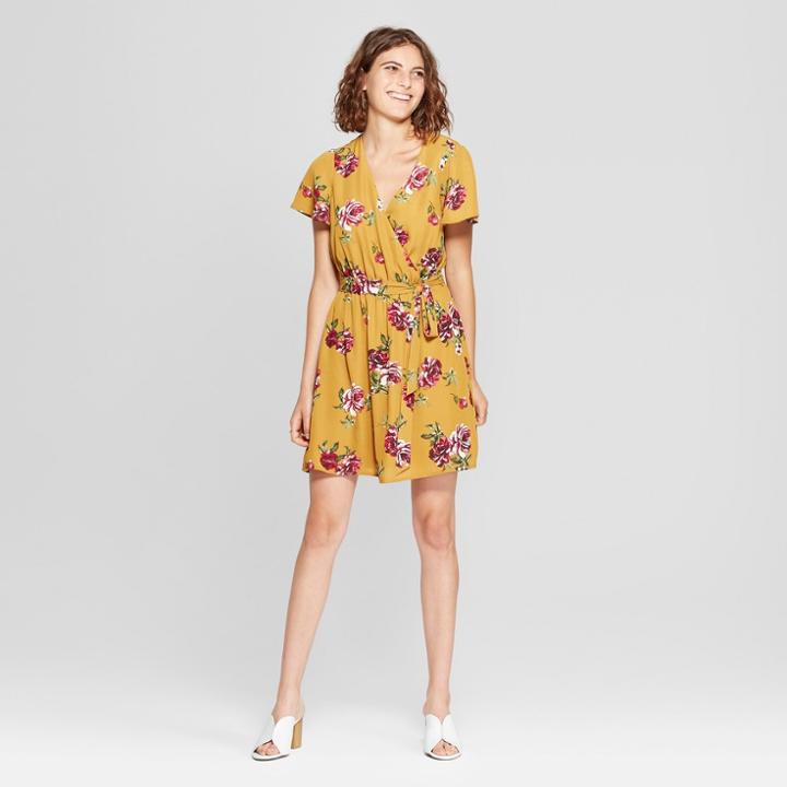 Women's Floral Print Short Sleeve V-neck Dress - Lily Star (juniors') Mustard
