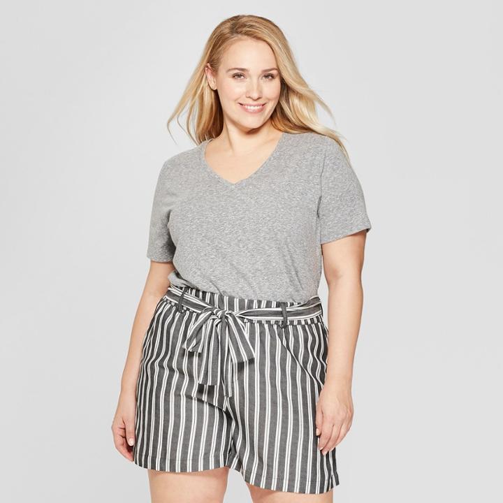 Women's Plus Size Short Sleeve V-neck Essential T-shirt - Ava & Viv Heather Gray