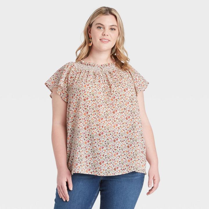 Women's Plus Size Smocked Flutter Short Sleeve Blouse - Ava & Viv Cream Floral Print