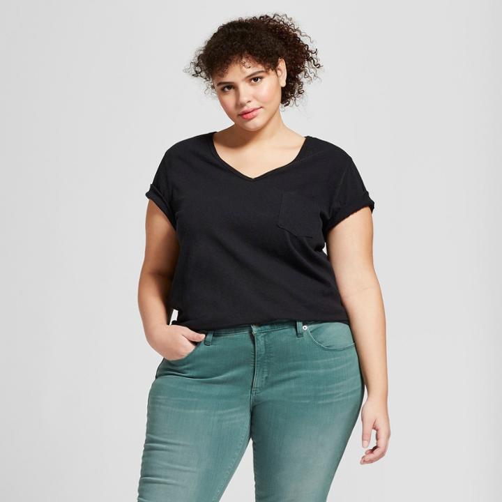 Women's Plus Size Sensory Friendly Pocket V-neck Short Sleeve T-shirt - Universal Thread Black