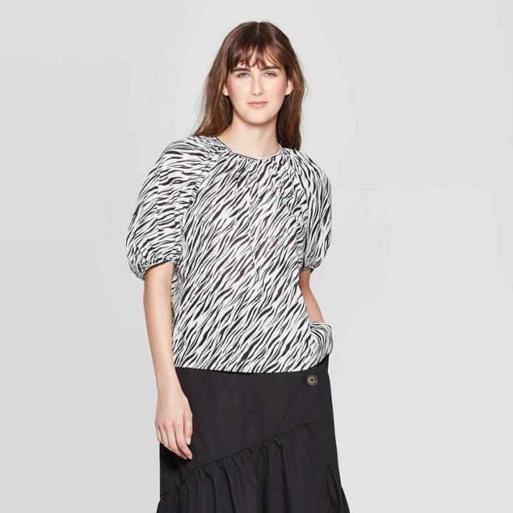 Women's Animal Print Puff Short Sleeve Crewneck Top With Contrast Stitch - Who What Wear Bella White
