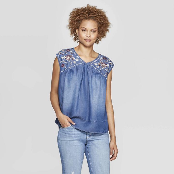 Women's Short Sleeve V-neck Top With Embroidery - Knox Rose Chambray