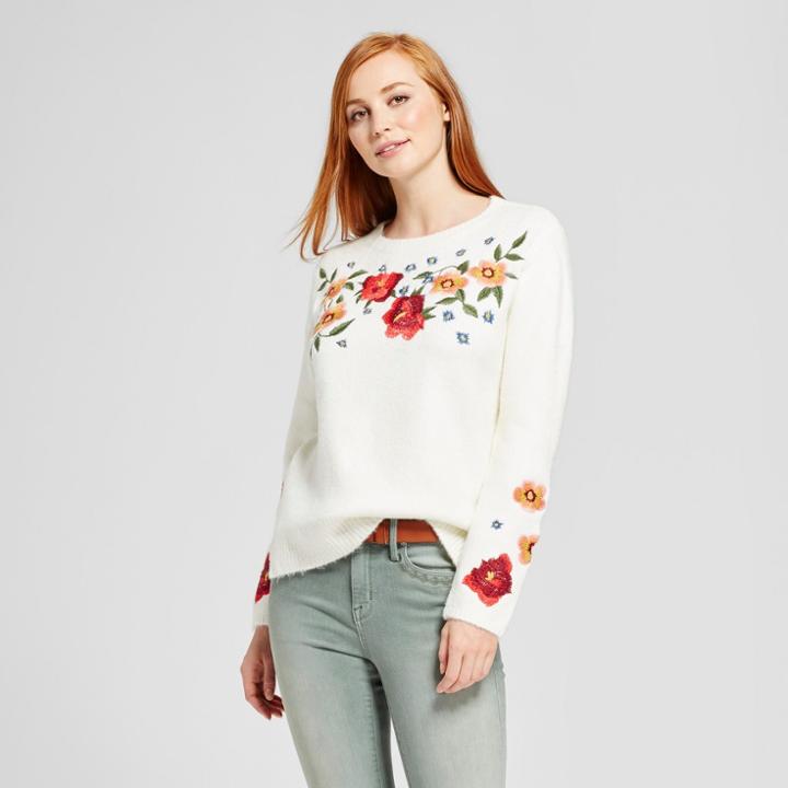 Cliche Women's Floral Embroidered Pullover Sweater - Clich White