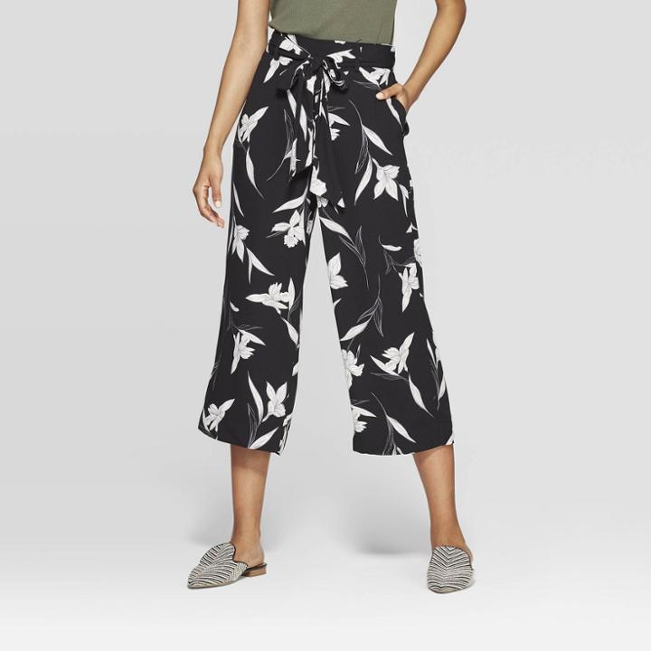 Women's Floral Print Regular Fit Mid-rise Crop Pants - A New Day Black/white