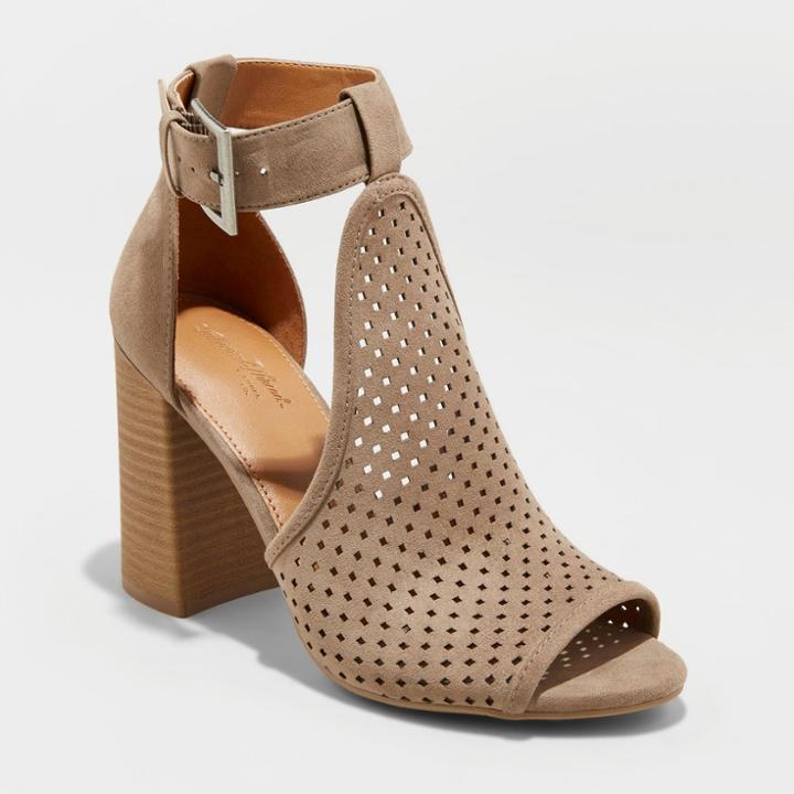 Universal Thread Women's Hannah Wide Width Laser Cut Heeled Pump Sandals - Universal Tread Taupe (brown) 9.5w,