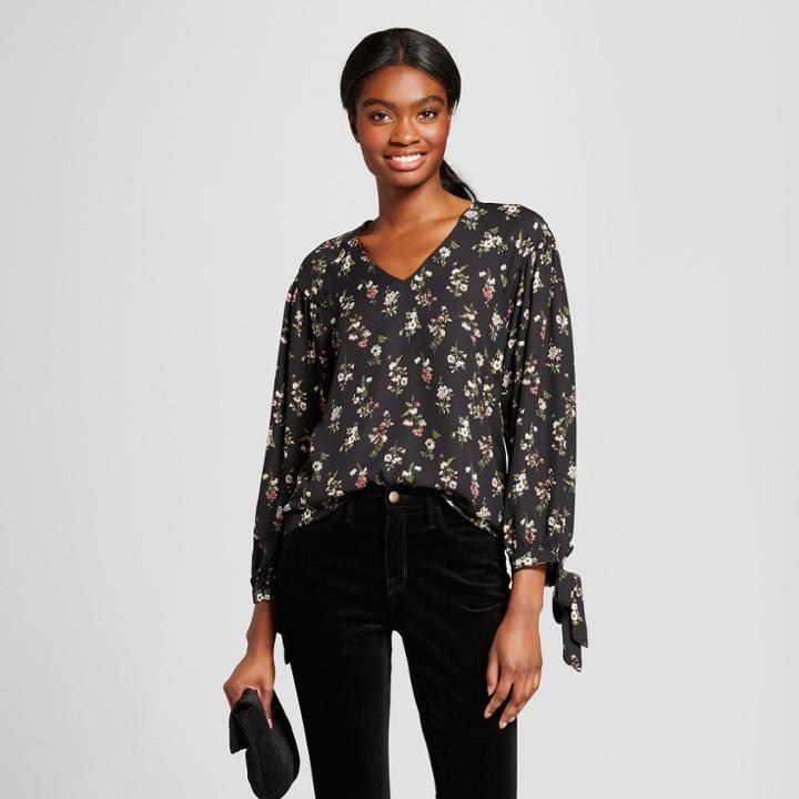 Eclair Clair Women's Long Sleeve V-neck Blouse - Black Floral