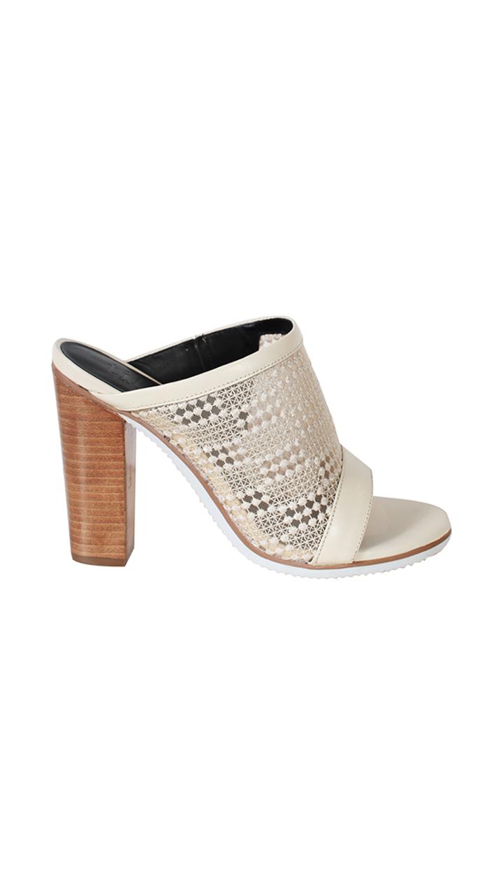 Nora Mules