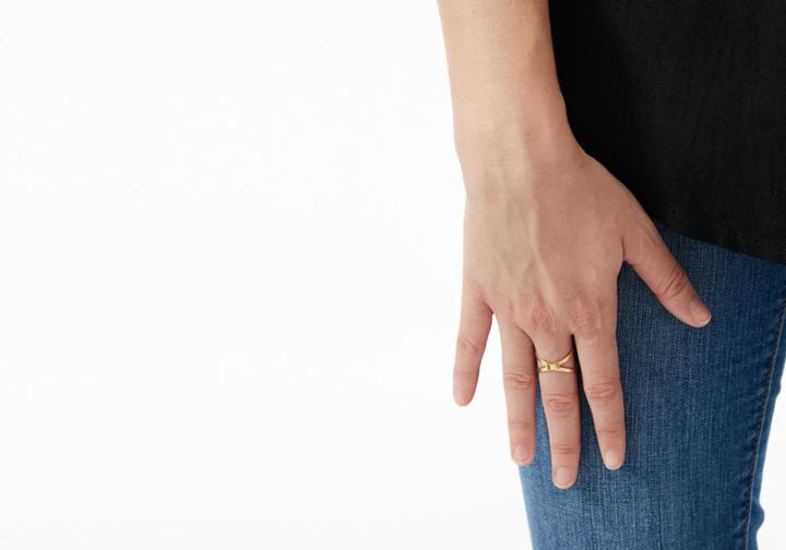 Toms Gold Curved Ring