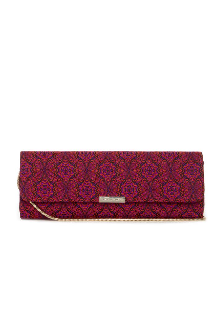 Trina Turk Trina Turk Lush Clutch - Ber - Size Fit Guide
