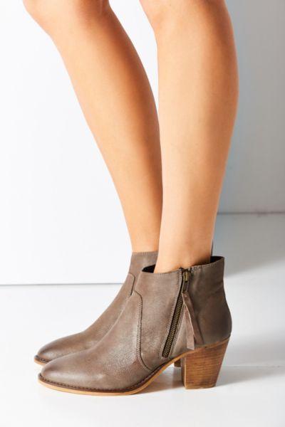 Urban Outfitters Faye Leather Boot