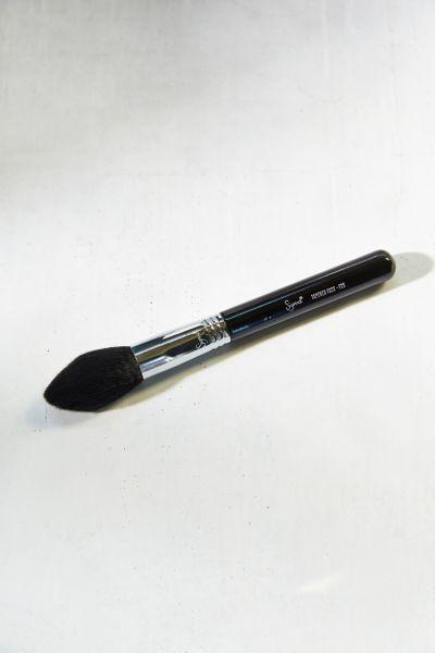 Urban Outfitters Sigma Beauty F-25 Tapered Face Brush