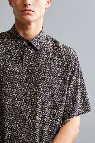 Urban Outfitters Uo Ditsy Triangle Rayon Short Sleeve Button-down Shirt