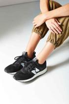 Urban Outfitters New Balance 247 Running Sneaker,black,w 7/m 5.5
