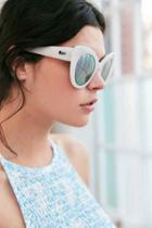 Urban Outfitters Quay Screamin' Diva Cat-eye Sunglasses,white,one Size
