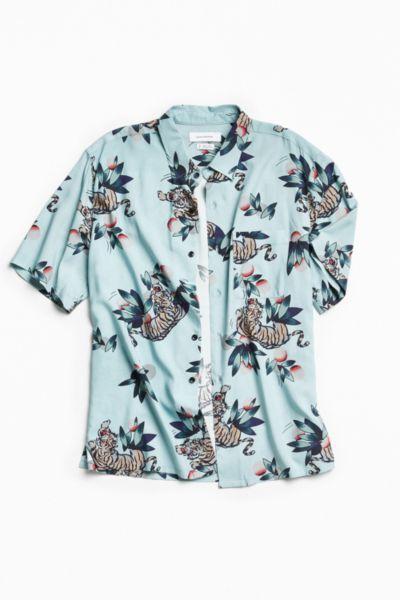 Urban Outfitters Uo Tiger Foliage Rayon Short Sleeve Button-down Shirt