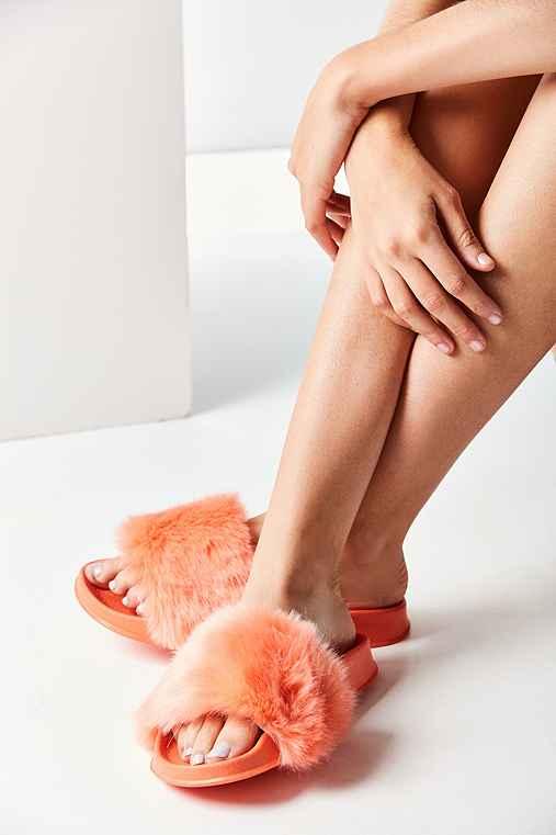 Urban Outfitters Uo Faux Fur Pool Slide,pink,8