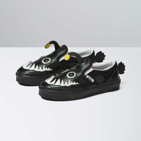 Vans Kids Classic Slip-on Angler Fish Shoe (black/true White)
