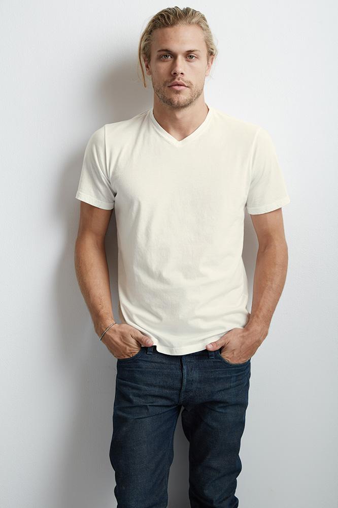 Velvet Men Samsen Whisper Classic V-neck Tee-nougat-whisper