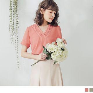 Lace Panel V-neck Short Sleeve Top