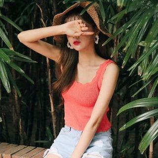 Scallop-edge Sleeveless Cropped Knit Top