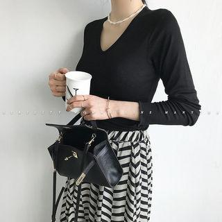 V-neck Lettuce-edge T-shirt