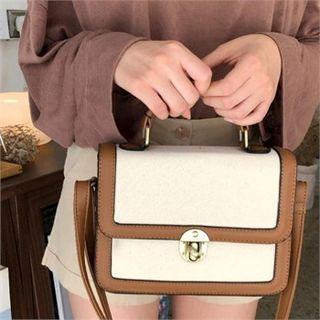 Twist-lock Contrast-trim Shoulder Bag