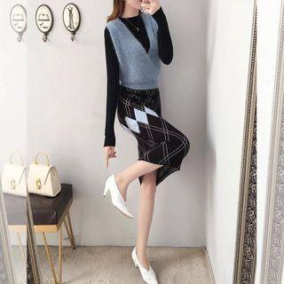 Set: V-neck Knit Vest + Argyle Long-sleeve Sheath Dress