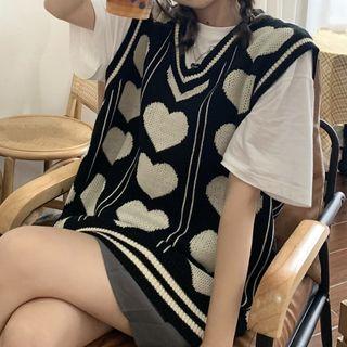 Heart Sweater Vest / Short-sleeve T-shirt / Pleated Skirt
